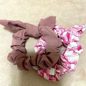 Lululemon Uplifting Scrunchie Bow